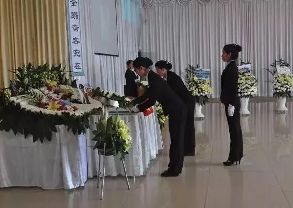 有些人的生计就是每天和 “死亡” 打交道