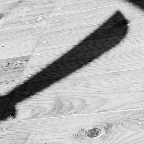 别的简报｜两男子被雇佣持大砍刀去实现一男子被捆绑并被扫帚抚摸的性幻想时发现走错了房间