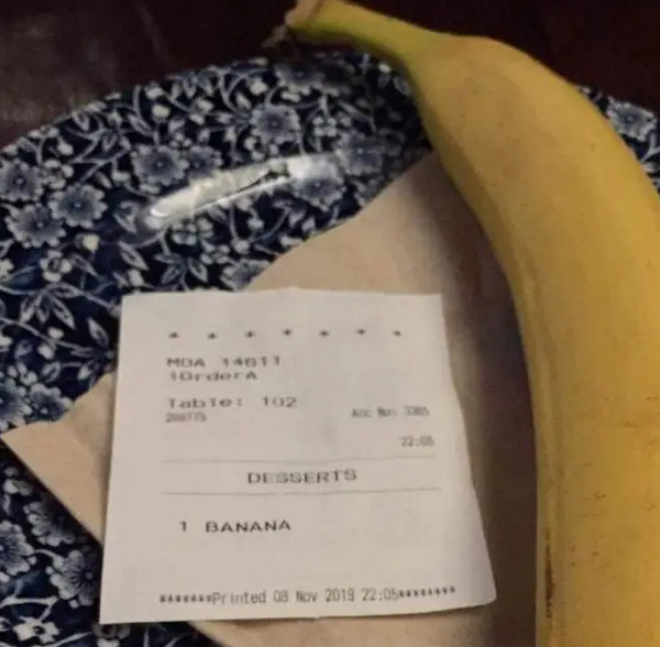 别的简报丨一名英国青年往一名黑人的餐桌上送了一根香蕉被判仇恨犯罪