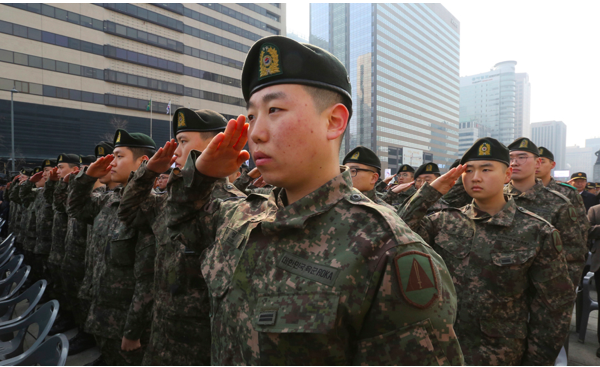 别的简报丨秃子不配爱国：韩国海军拒收脱发30%以上的人入伍