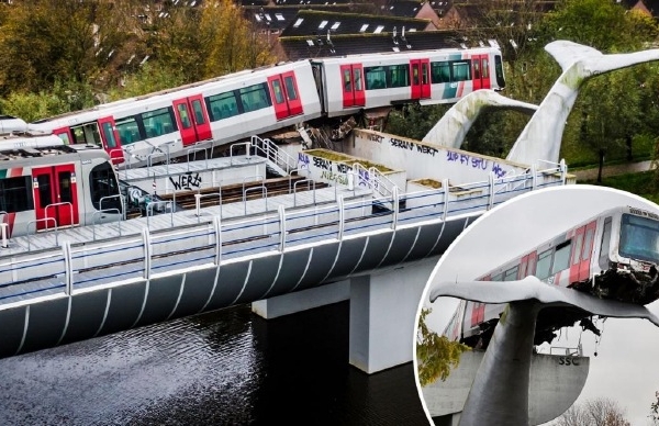 别的简报丨荷兰轻轨冲出轨道被鲸鱼雕塑接住