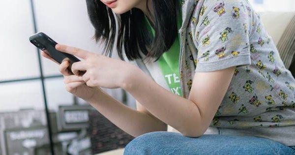 别的简报｜21岁女子向七旬女同事狂发裸照而被捕