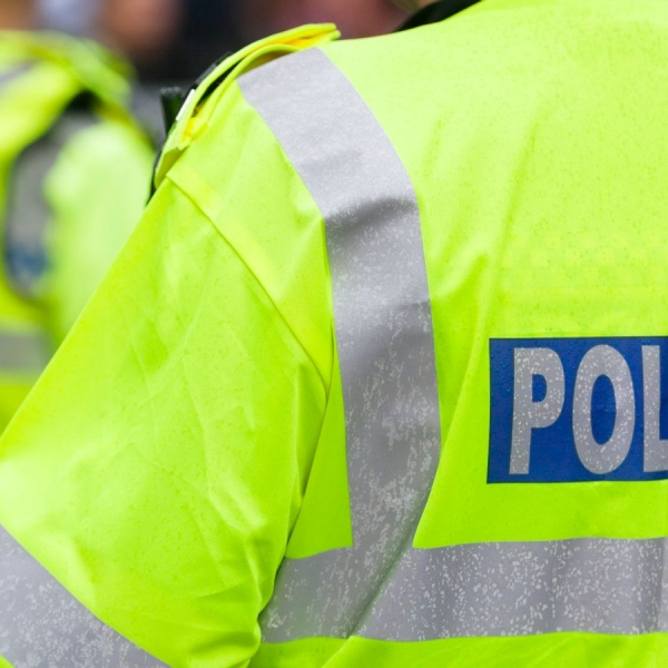 别的简报｜被警方通缉的男子因不堪忍受室友生活而选择自首