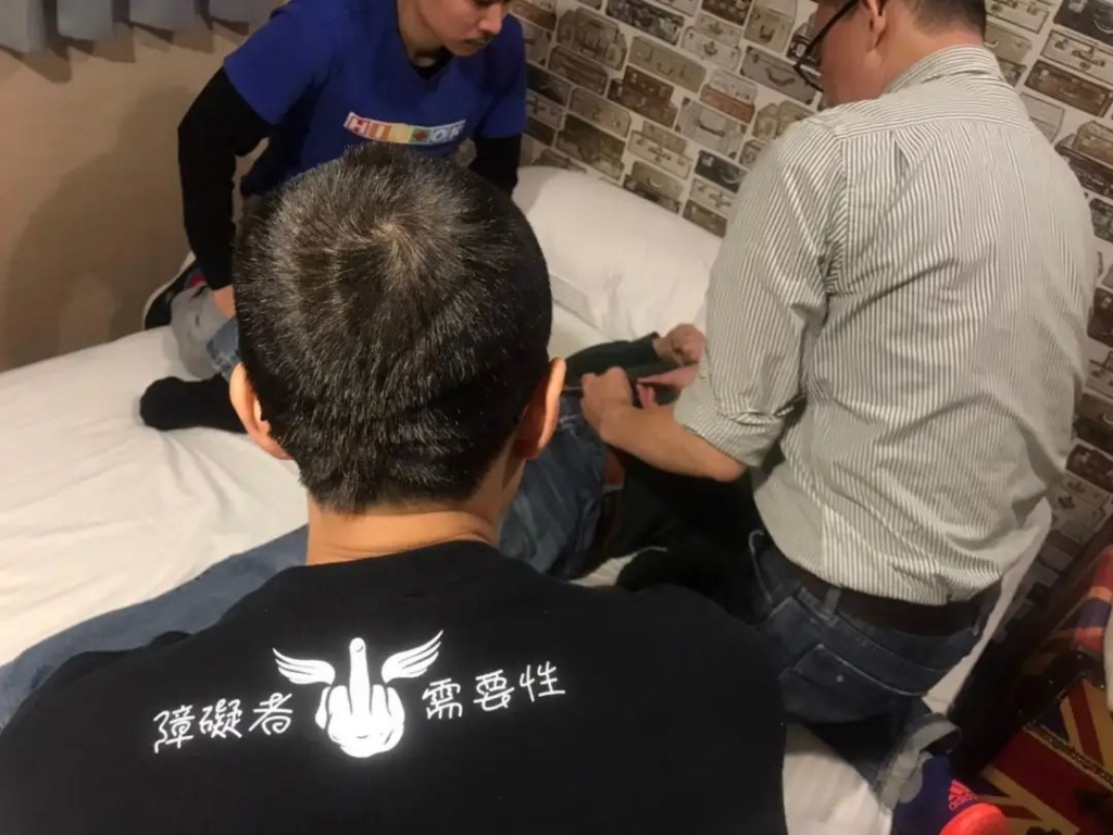 台湾“手天使”专访:守护残障者的性需求 – BIE 别的