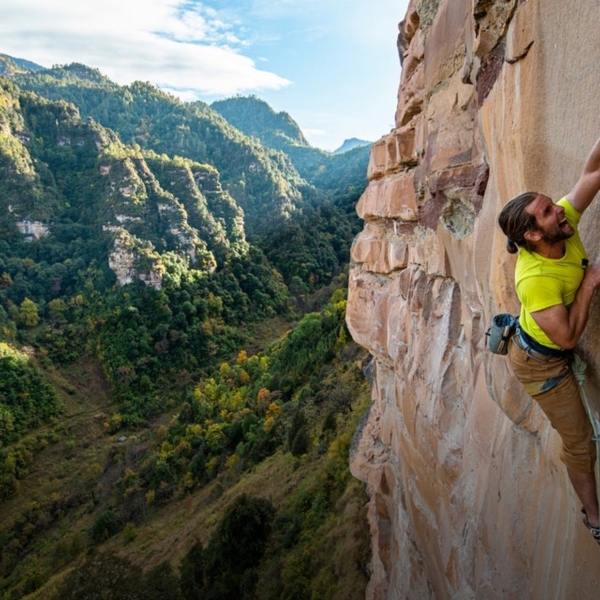 只见线，不见人｜三个外国人在云南开发攀岩线路的故事